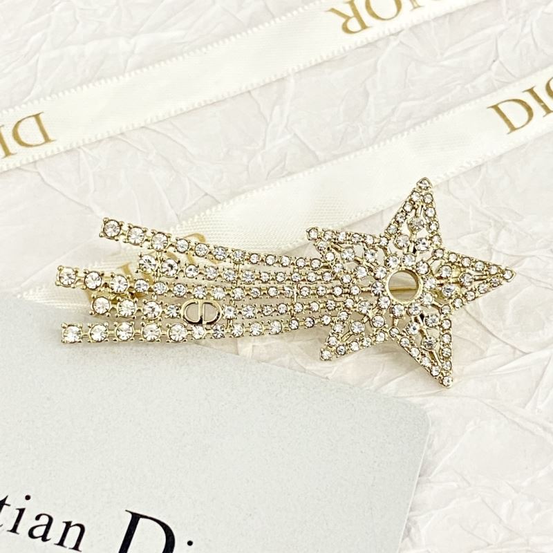 chr1st1an D10r brooches